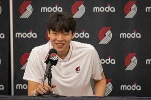 杨瀚森回来打亚洲杯？媒体人：整体战略上 解决归化的问题更现实